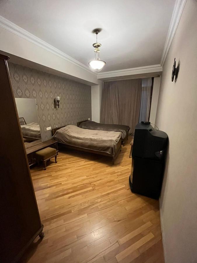 Large Cozy Apartment On Beginning Of Komitas Ave Єреван Екстер'єр фото